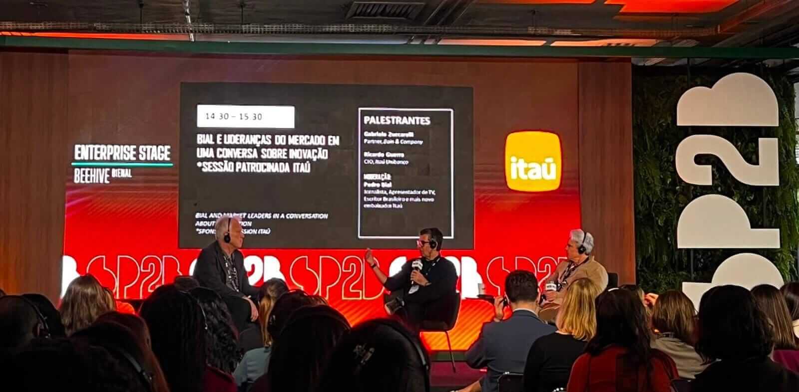 Painel com Pedro Bial, Ricardo Guerra e Gabriele Zuccarelli sobre inova&ccedil;&atilde;o e intelig&ecirc;ncia artificial no SP2B 2026.